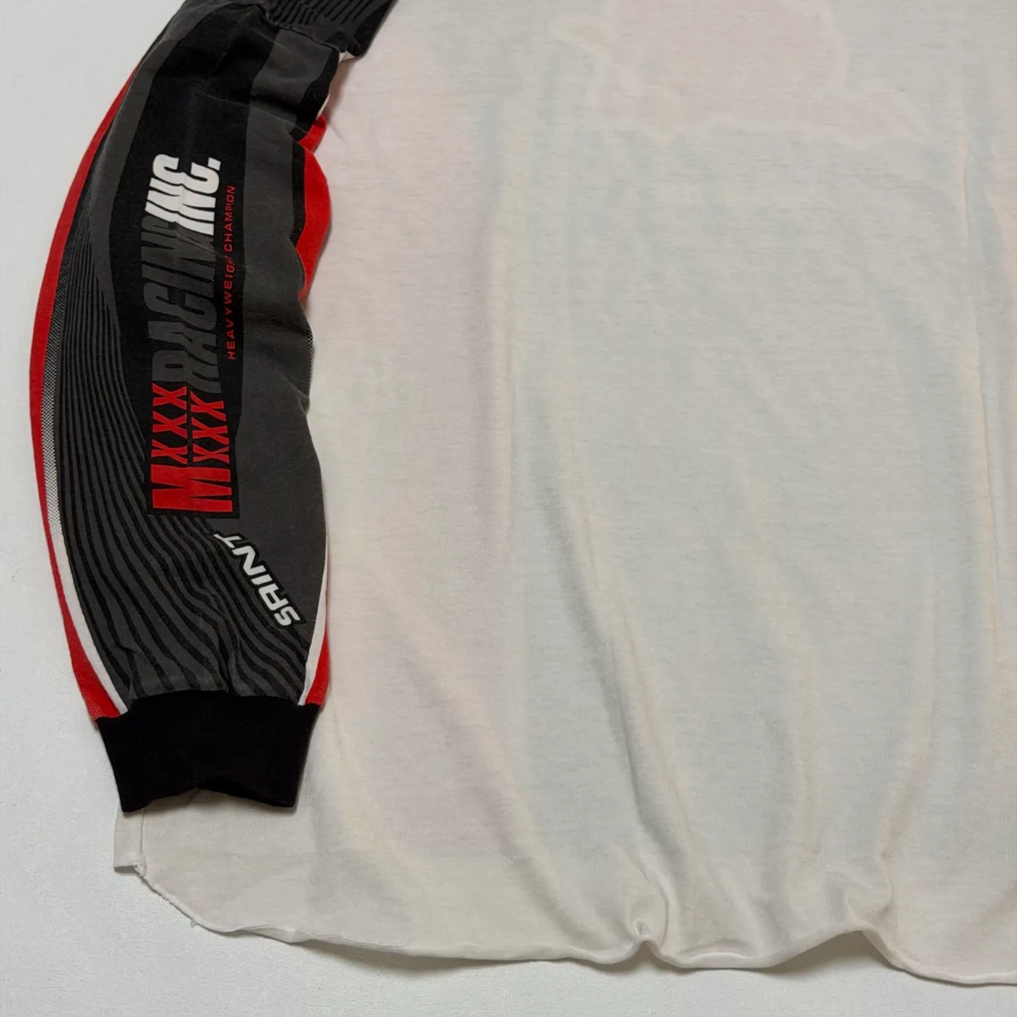 SAINT Mxxxxxx LS TEE/MORTOR CYCLE/WHT Little Devil Angel Racing Long Sleeve Off-White S-XL SAINT's annual racing style BOXY short, wide and fat design will be sold out immediately every time it is released. The whole garment is oversized and has many prints. The front and back prints on the shoulder are aligned. The printing area is very large and the operation is also difficult. The genuine level is restored. The ready-made garments are washed again to make them look old. Soft desizing is added to make the printing look old and white.